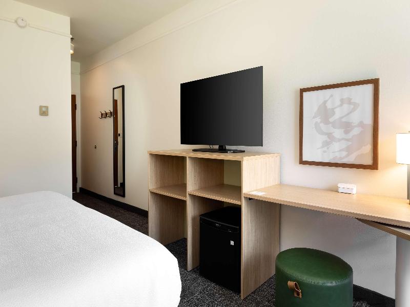 Spark by Hilton Savannah Airport image