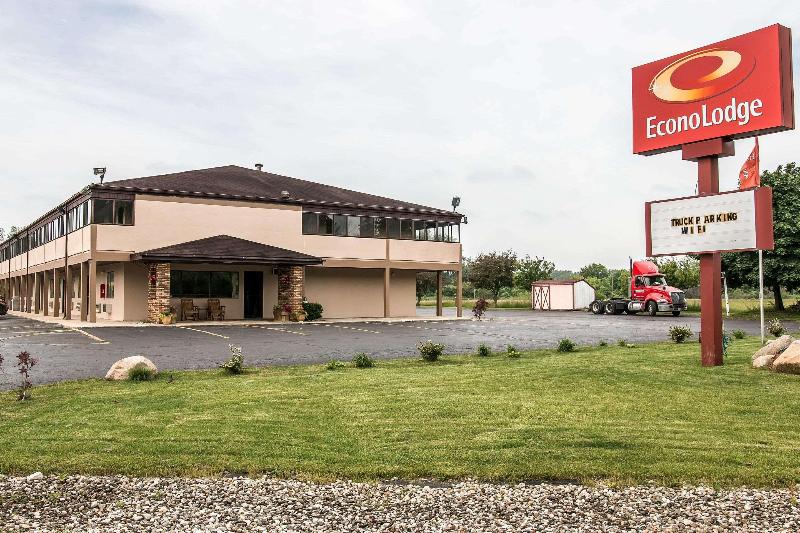 Econo Lodge Paw Paw Area image 3