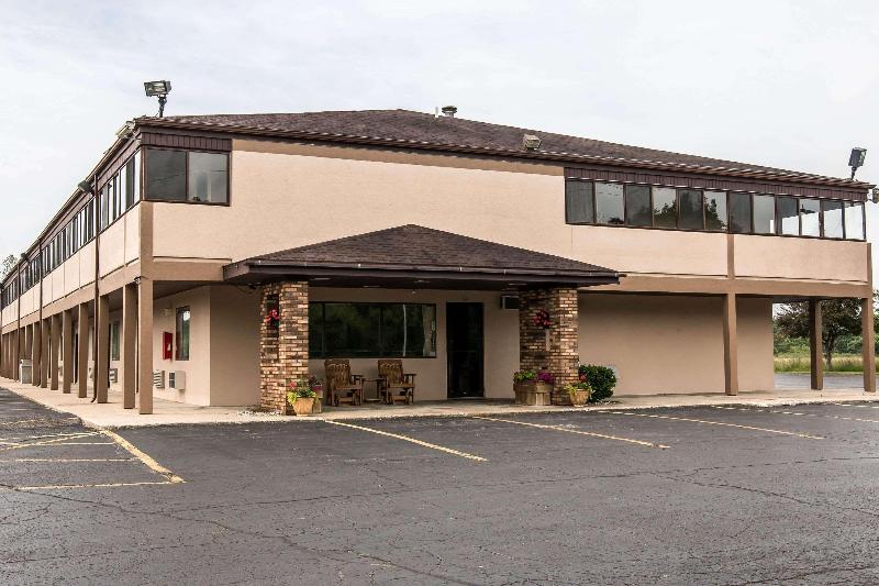 Econo Lodge Paw Paw Area image 4