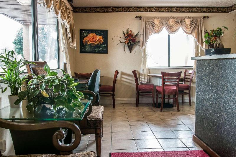 Econo Lodge Paw Paw Area image