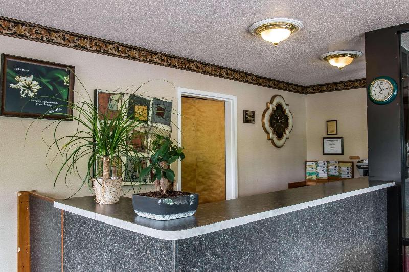 Econo Lodge Paw Paw Area image