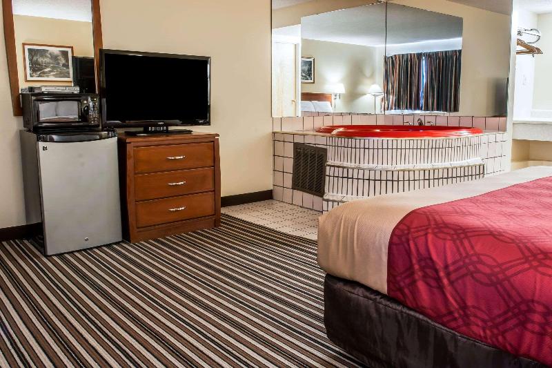 Econo Lodge Paw Paw Area image