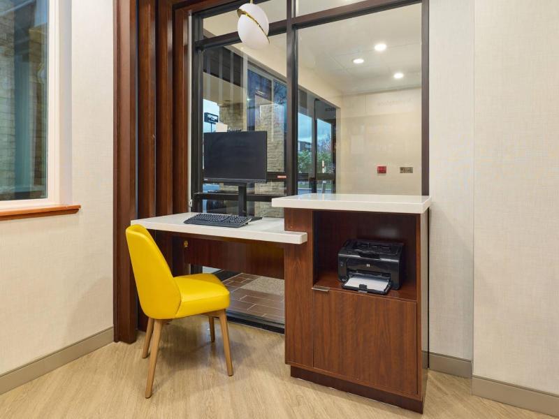 Comfort Suites Springfield RiverBend Medical image