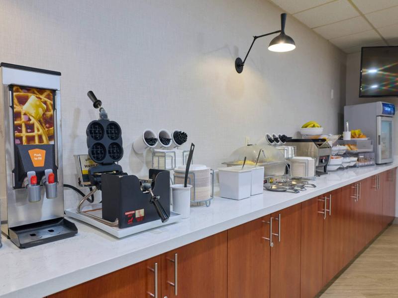 Comfort Suites Springfield RiverBend Medical image