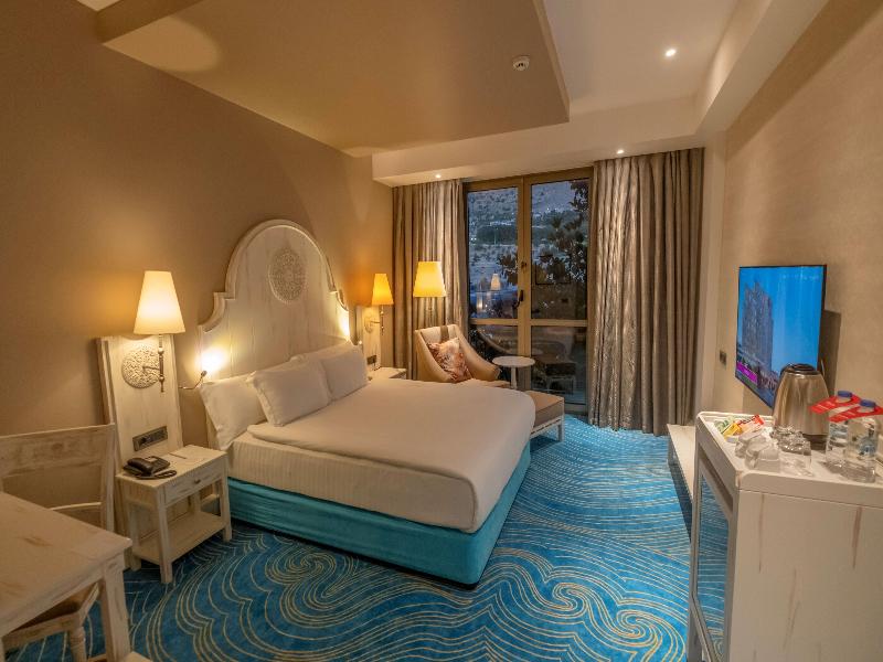 DOUBLE Accessible KING SIZE BED