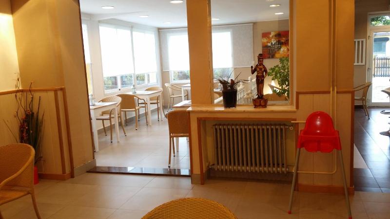 Hotel La Isla image
