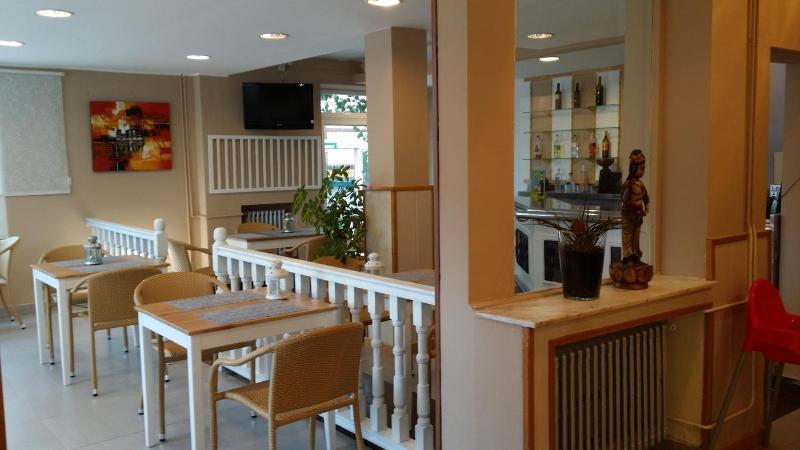 Hotel La Isla image