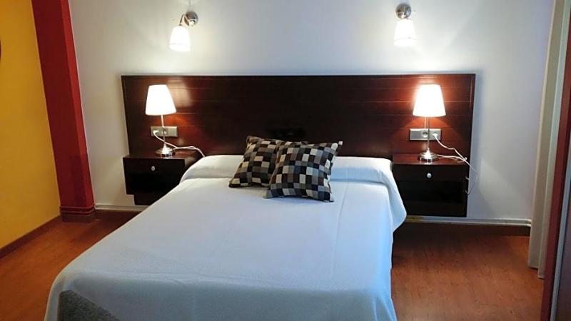 Hotel La Isla image