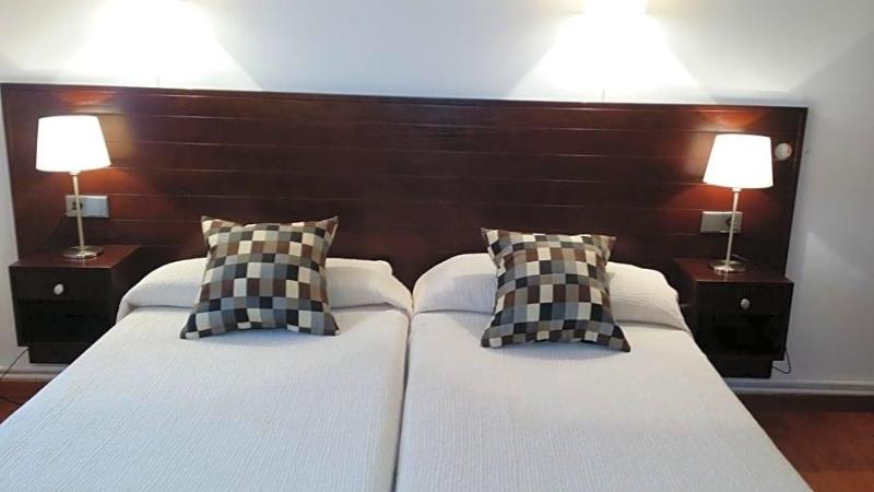 Hotel La Isla image