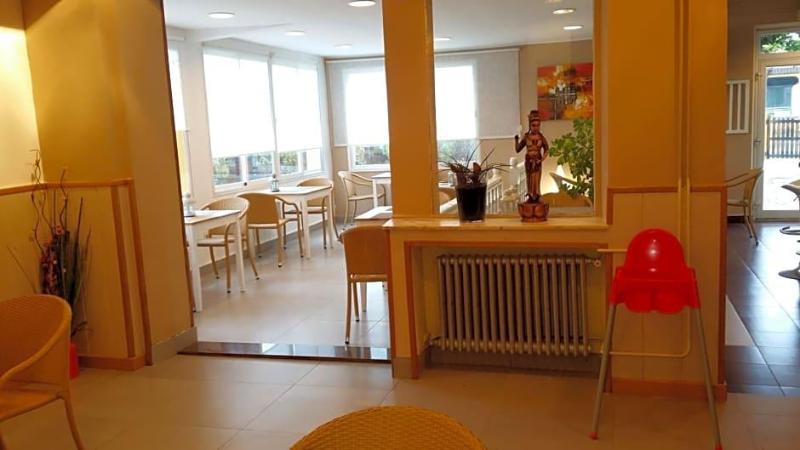 Hotel La Isla image