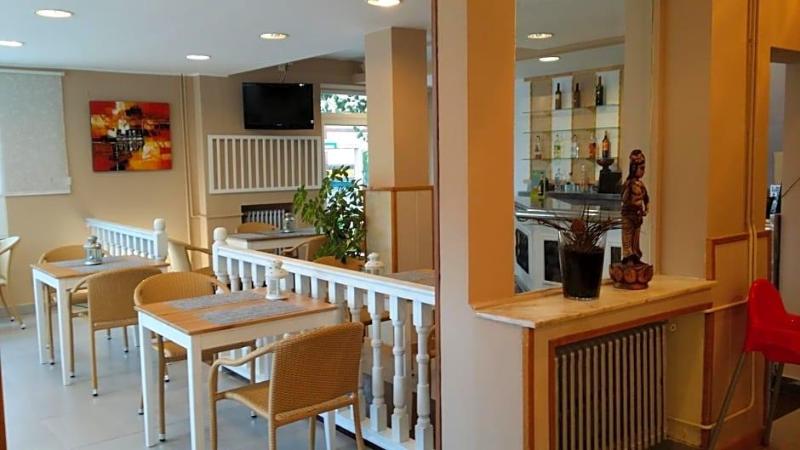 Hotel La Isla image