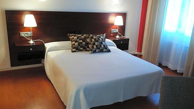 Hotel La Isla image