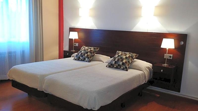Hotel La Isla image