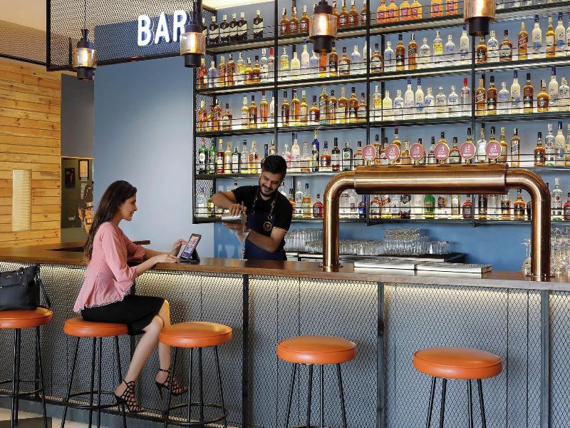 Four Points By Sheraton Hotel and Serviced Apt image