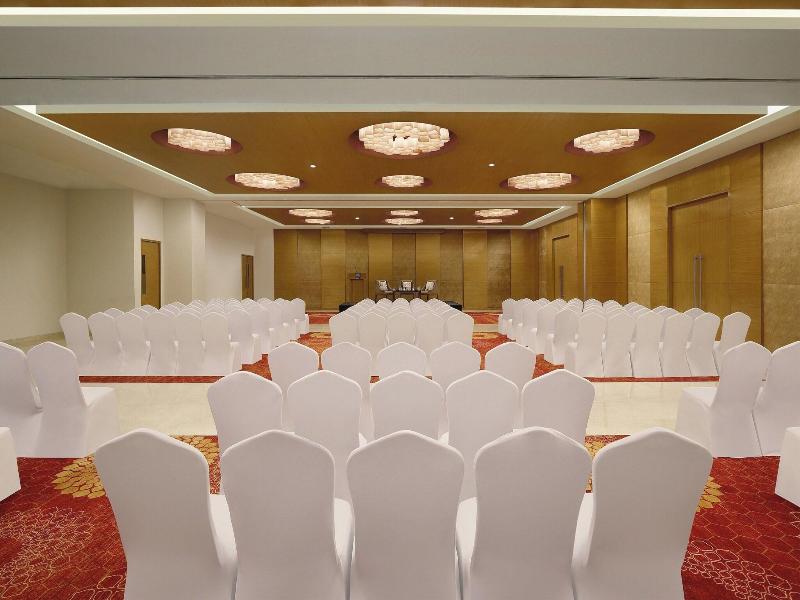 Four Points By Sheraton Hotel and Serviced Apt image
