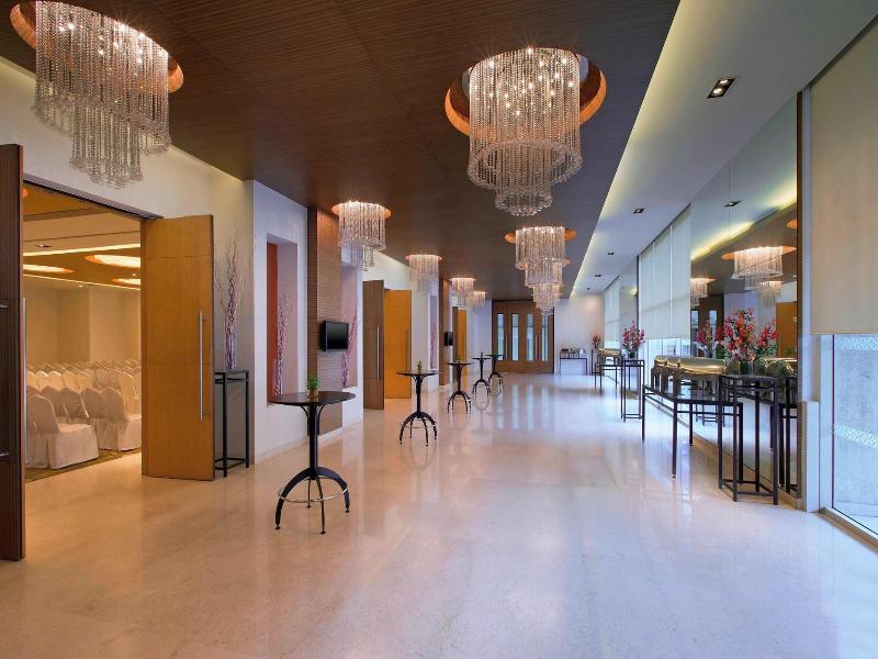 Four Points By Sheraton Hotel and Serviced Apt image