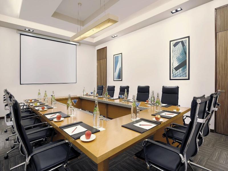 Four Points By Sheraton Hotel and Serviced Apt image