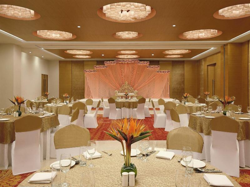 Four Points By Sheraton Hotel and Serviced Apt image