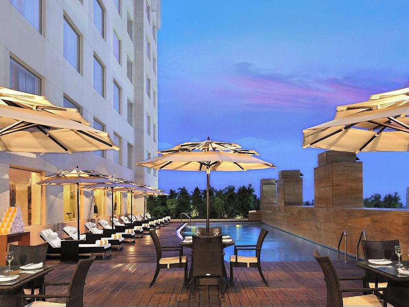 Four Points By Sheraton Hotel and Serviced Apt image