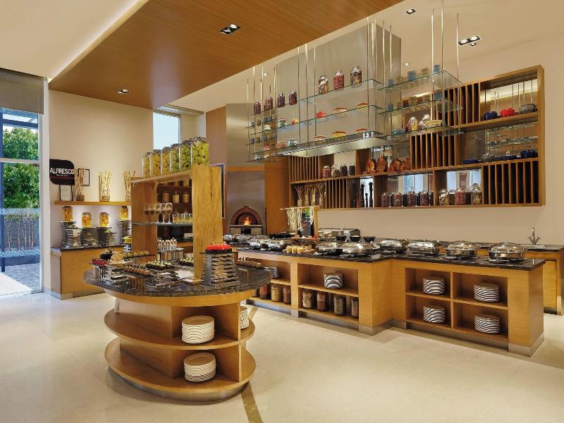 Four Points By Sheraton Hotel and Serviced Apt image