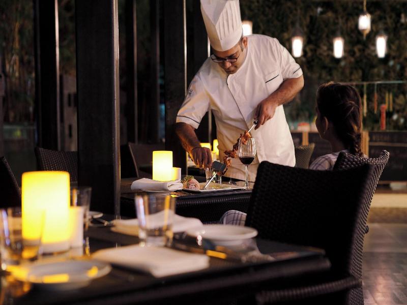 Four Points By Sheraton Hotel and Serviced Apt image