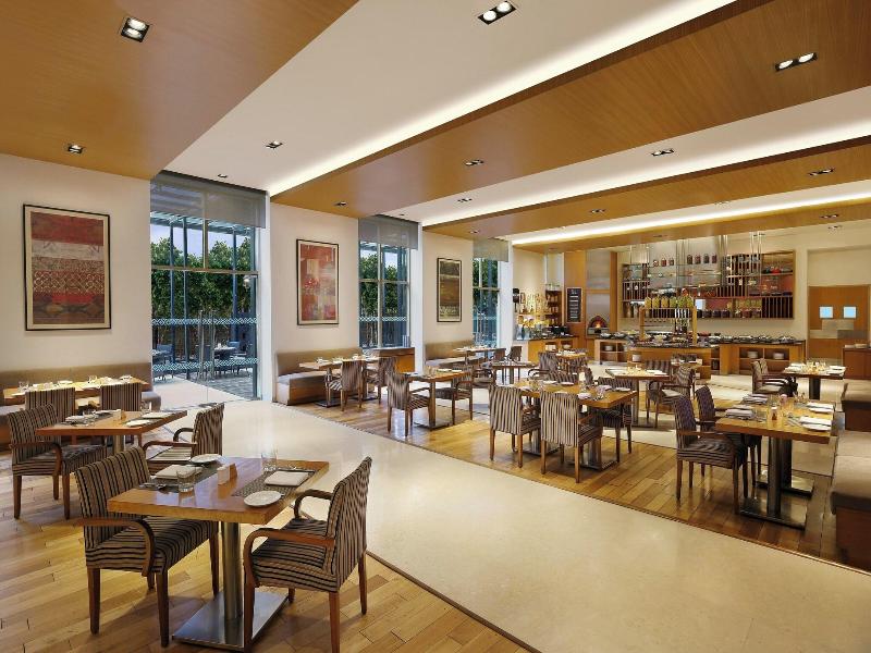 Four Points By Sheraton Hotel and Serviced Apt image