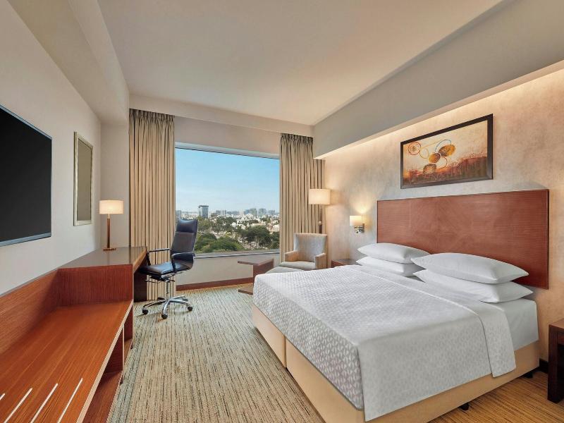 Four Points By Sheraton Hotel and Serviced Apt image