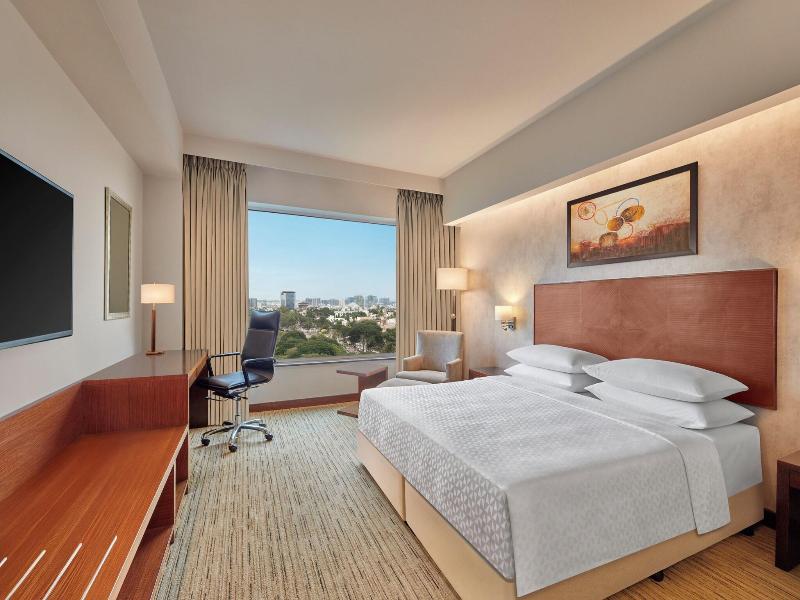 Four Points By Sheraton Hotel and Serviced Apt image