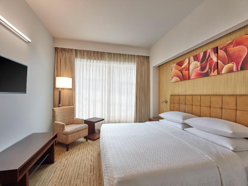 Four Points By Sheraton Hotel and Serviced Apt image