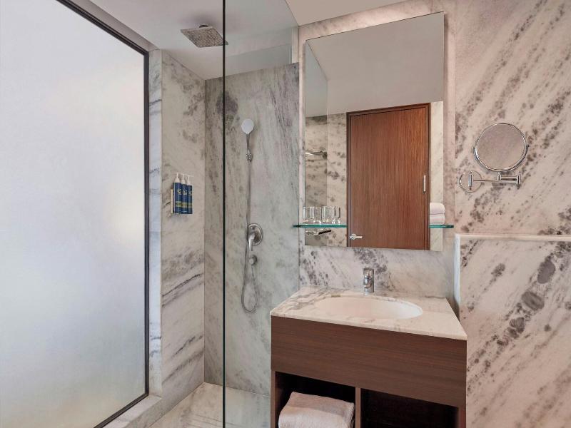 Four Points By Sheraton Hotel and Serviced Apt image