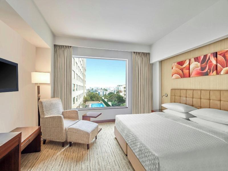 Four Points By Sheraton Hotel and Serviced Apt image
