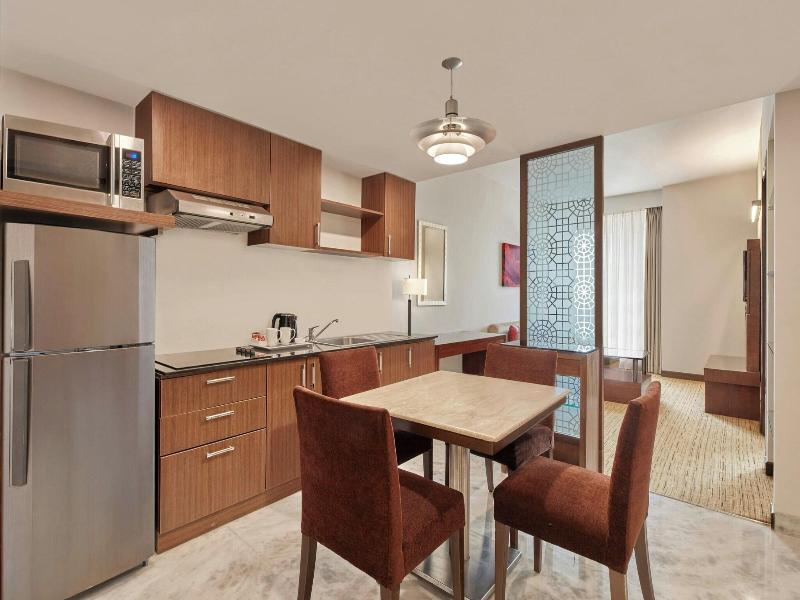 Four Points By Sheraton Hotel and Serviced Apt image