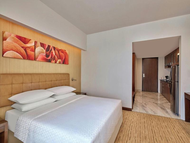 Four Points By Sheraton Hotel and Serviced Apt image
