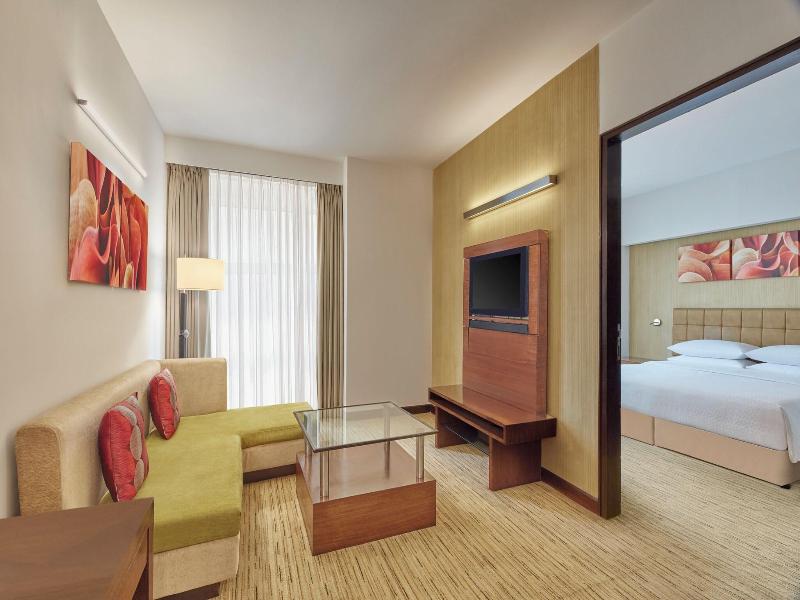 Four Points By Sheraton Hotel and Serviced Apt image