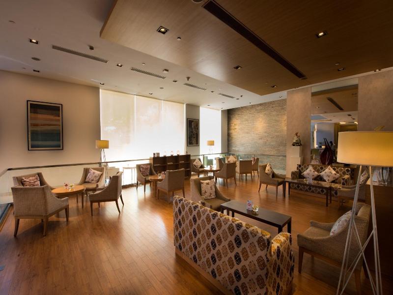 Four Points By Sheraton Hotel and Serviced Apt image