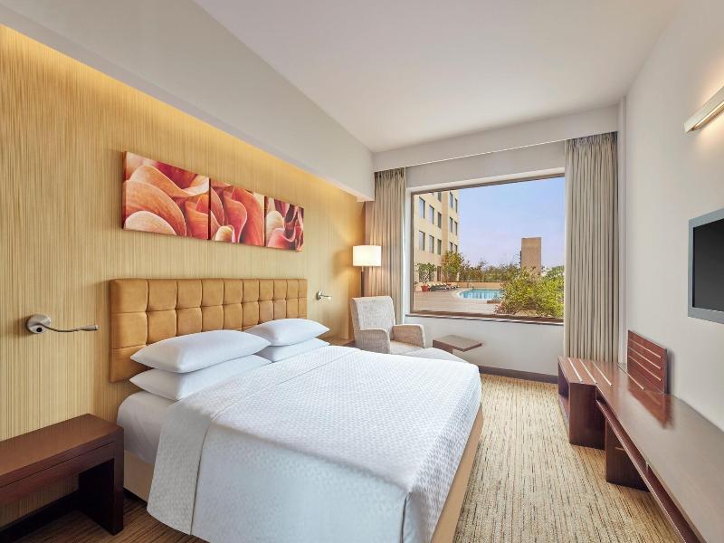Four Points By Sheraton Hotel and Serviced Apt image