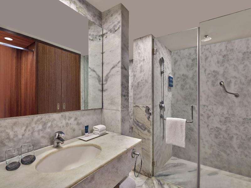 Four Points By Sheraton Hotel and Serviced Apt image