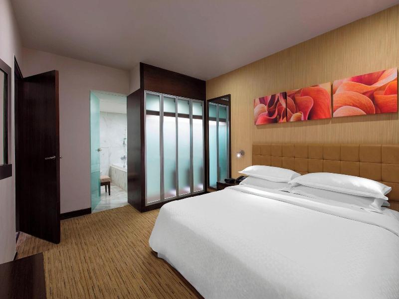Four Points By Sheraton Hotel and Serviced Apt image