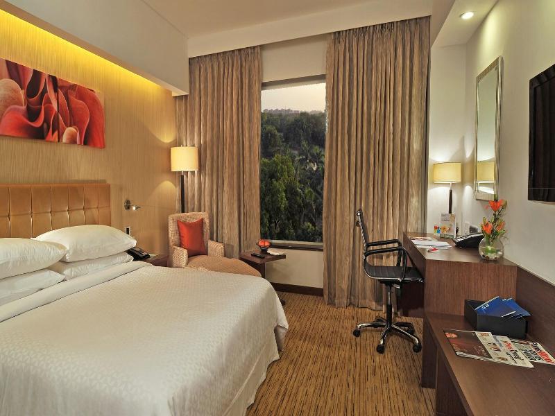 Four Points By Sheraton Hotel and Serviced Apt image