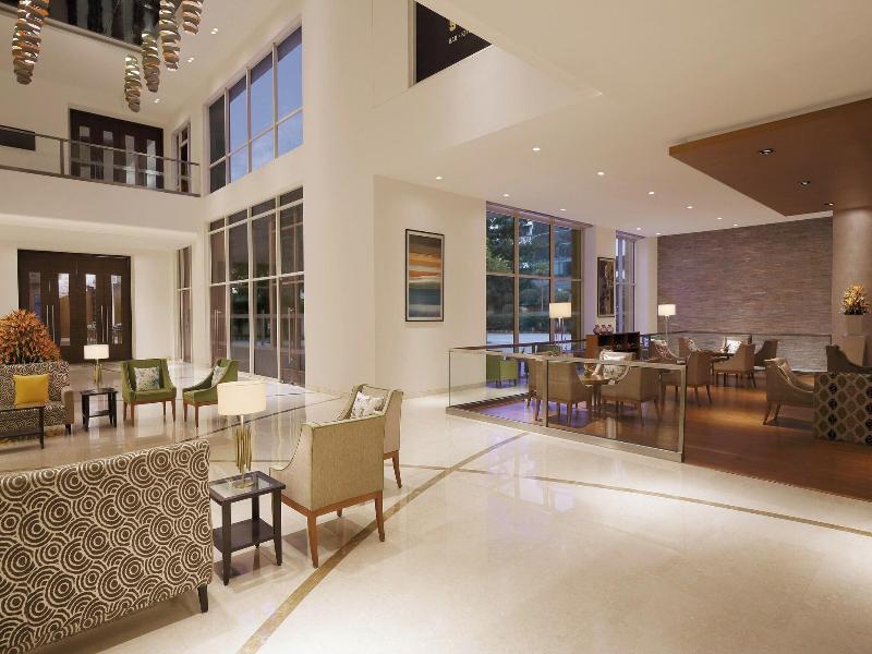 Four Points By Sheraton Hotel and Serviced Apt image