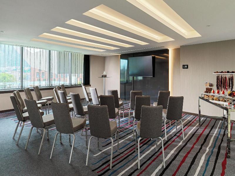 Sheraton Grand Tbilisi Metechi Palace image