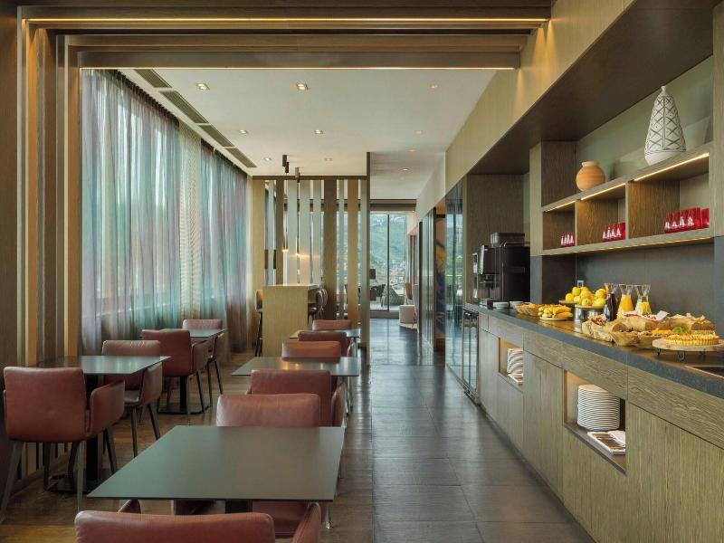 Sheraton Grand Tbilisi Metechi Palace image