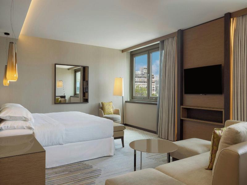 Sheraton Grand Tbilisi Metechi Palace image
