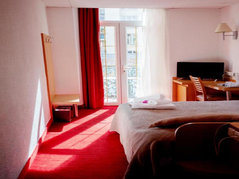 Hotel Oasis image