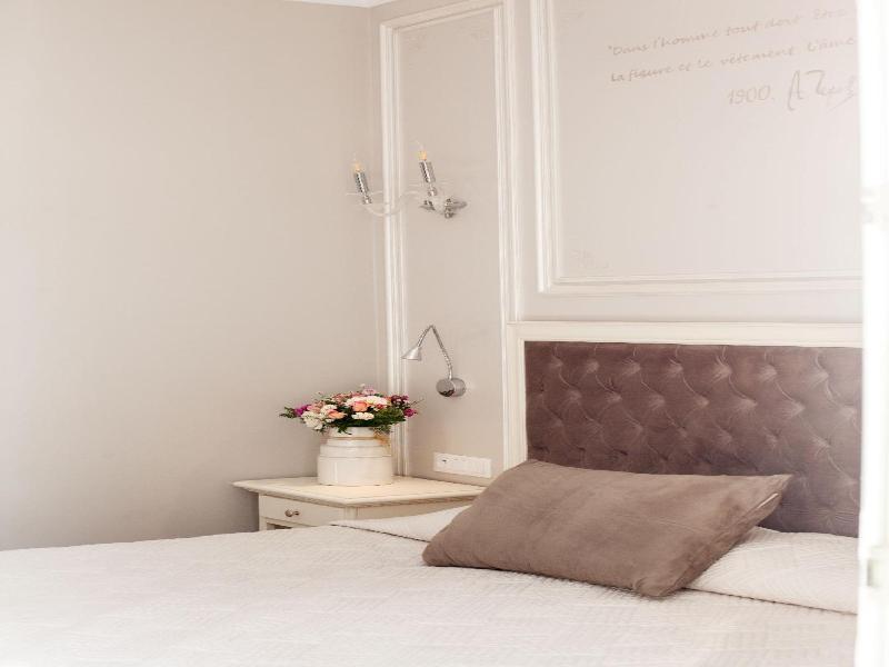 Hotel Oasis image