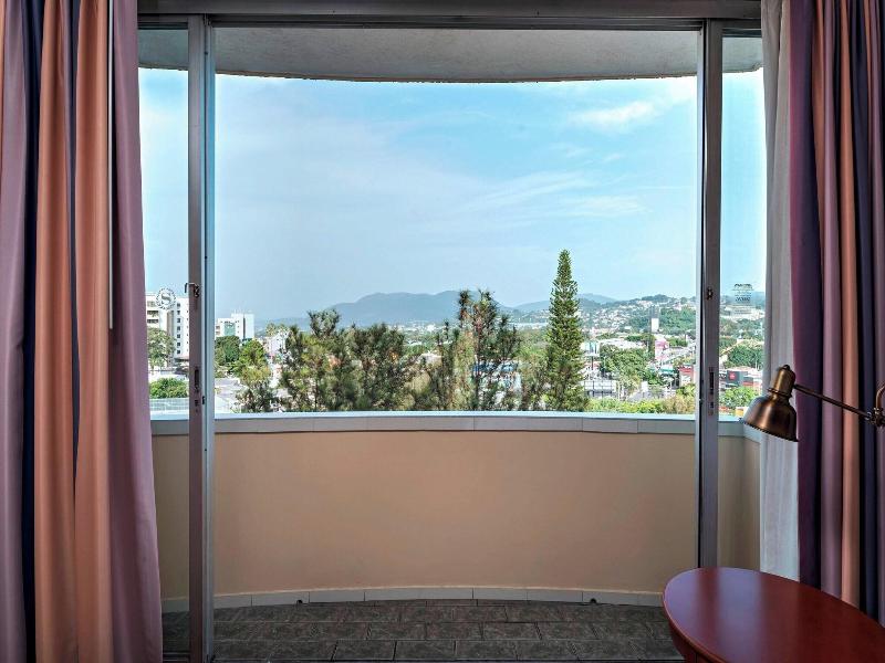 Sheraton Presidente image