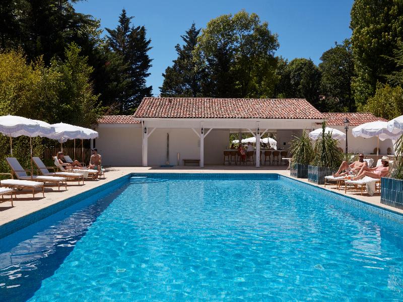 Brindos Lac & Château — view