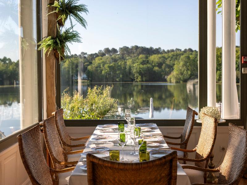 Brindos Lac & Château image