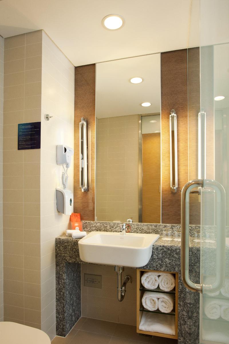 Holiday Inn Express Dongzhimen image