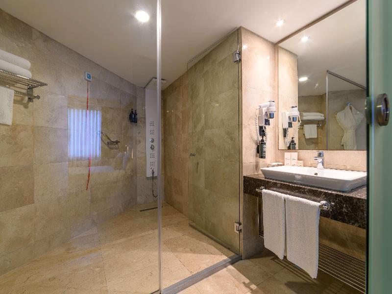 Ramada By Wyndham Istanbul Grand Bazaar image